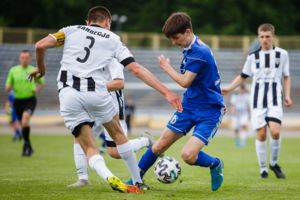 Mecz Centralnej Ligi Juniorów U-15 w piłce nożnej: Unia Tarnów - Sandecja Nowy Sącz
